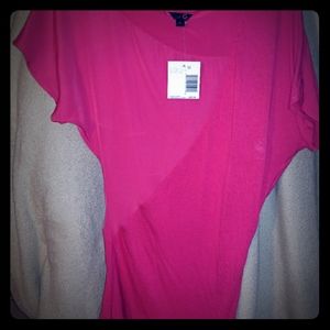 NWT GUESS ? M Medium electric Rose Top